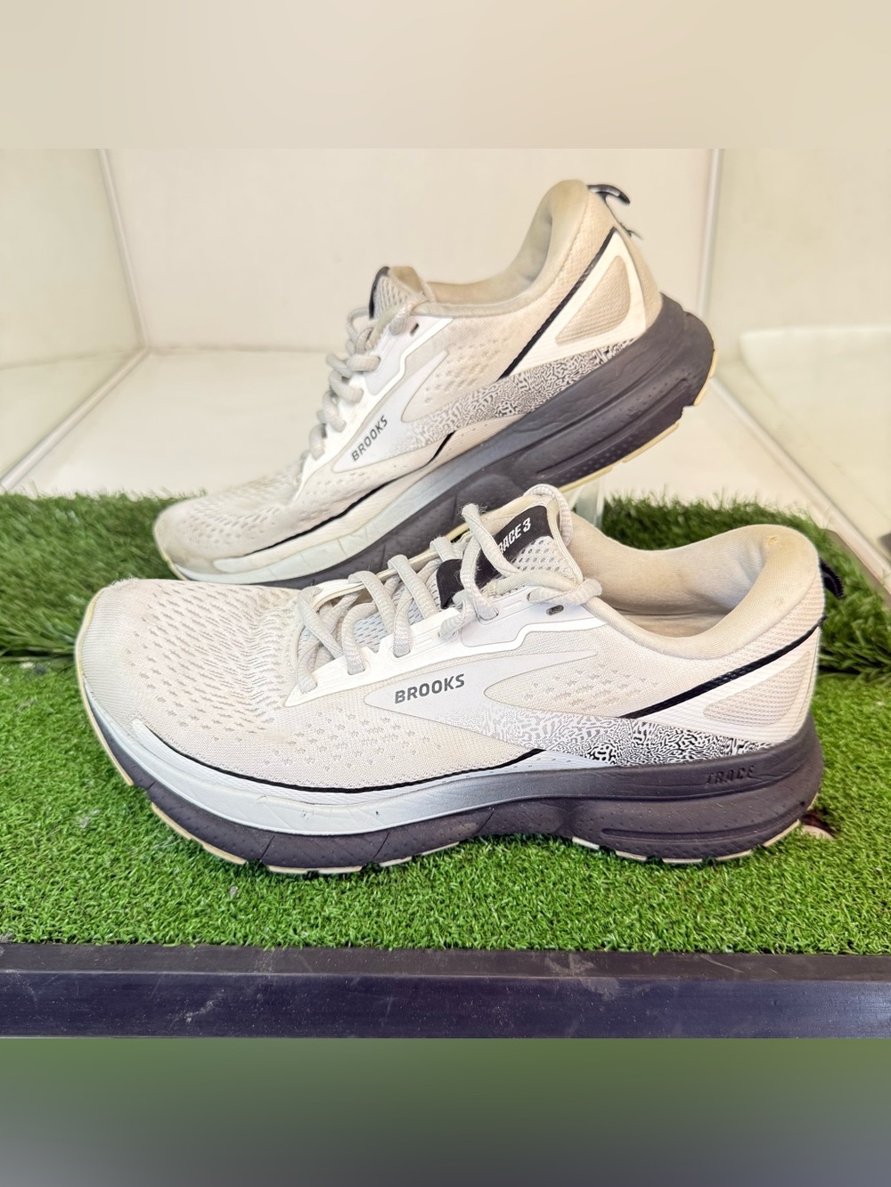 Brooks WOMEN'S BROOKS TRACE 3 RUNNING SHOES - Picture 1 of 7